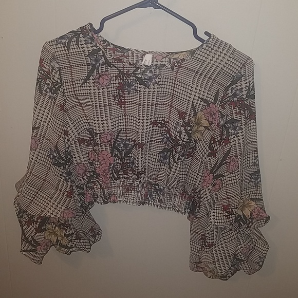 Gingham Floral Ruffle Sleeve Crop Small - Picture 1 of 7